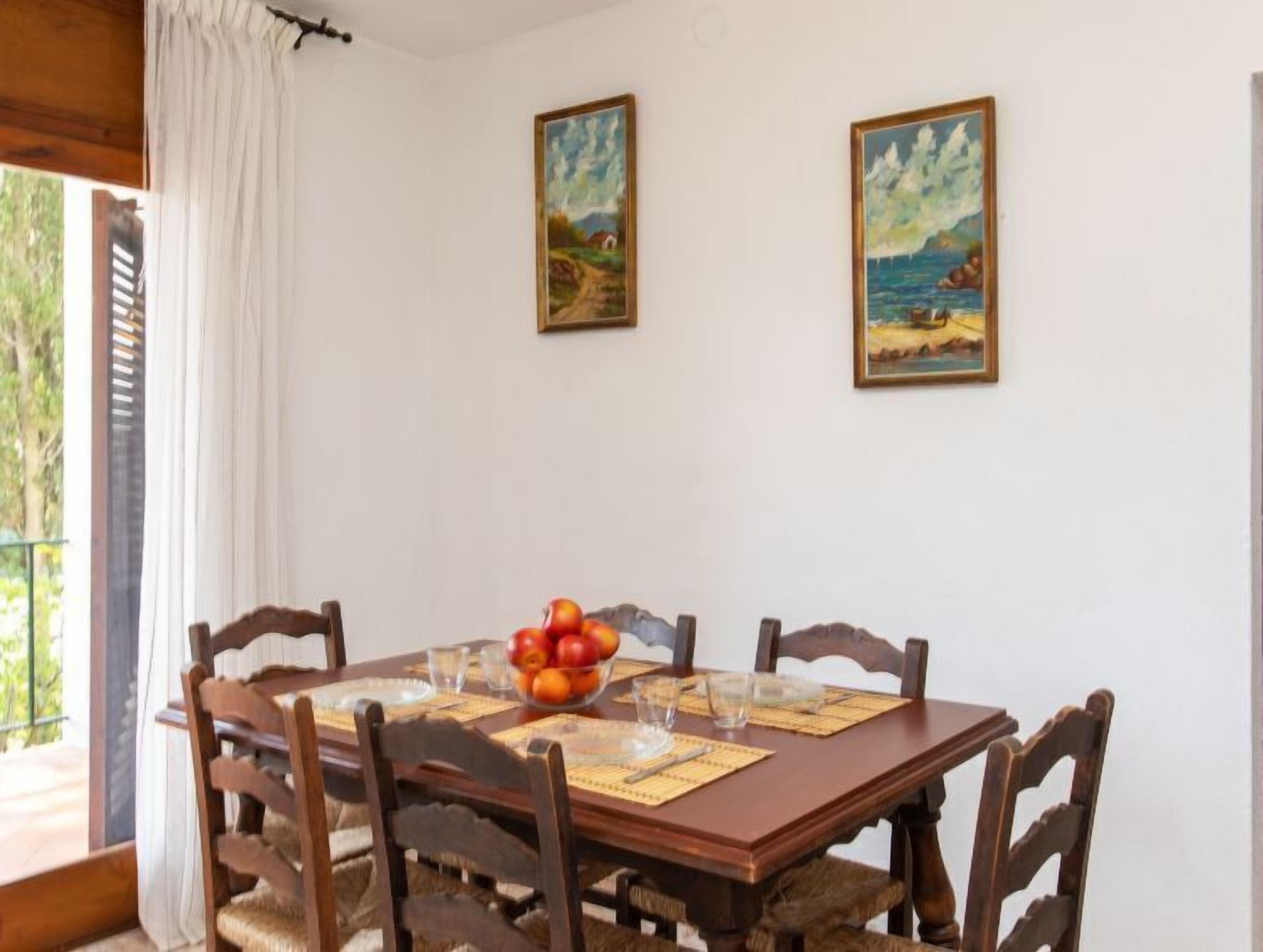 House, 3 Bedrooms | Dining
