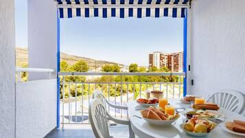 Casa, 3 habitaciones, terraza | Restaurante al aire libre