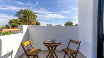 House, 3 Bedrooms, Terrace | Tempat makan luar