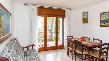 Casa, 3 dormitoris | Servei de restauració