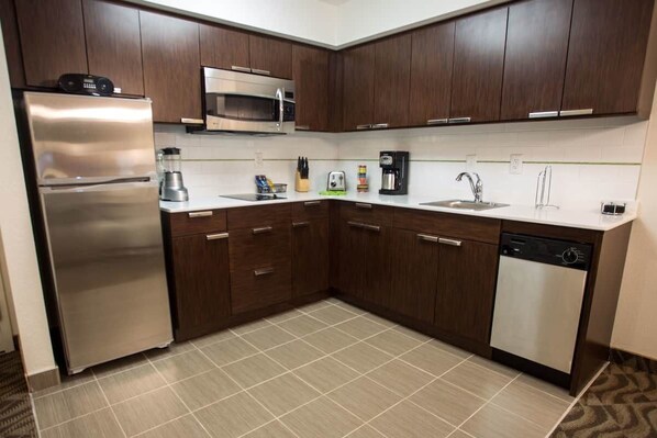 Fridge, microwave, stovetop, dishwasher - Ocean View Condo with balcony at Flagship Resort - Perfect Spring Break Getaway! (Atlantic City)