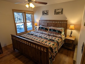 1 slaapkamer, een strijkplank/strijkijzer, gratis wifi, beddengoed