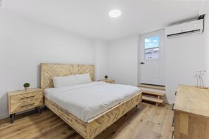 9 bedrooms, iron/ironing board, WiFi, bed sheets