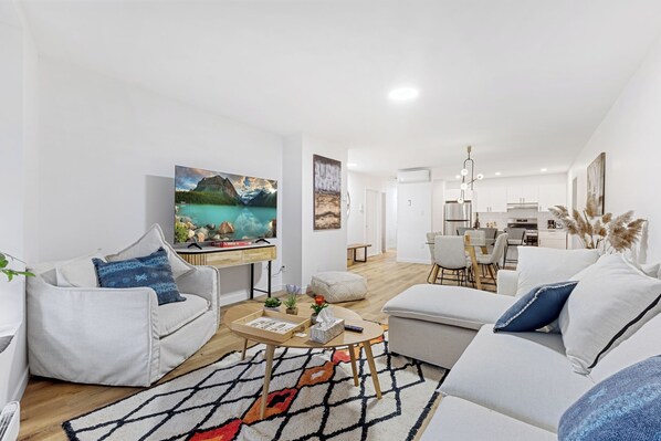 Living area - NEW Boho Downtown 10 BIG bedrooms (Montréal)