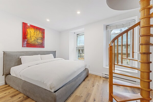 9 bedrooms, iron/ironing board, WiFi, bed sheets