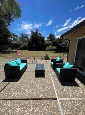Terrace/patio - LARGE Modern 3BR Home in a Quiet Neighborhood (Sacramento)