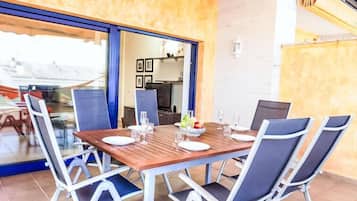 House, 5 Bedrooms | Outdoor dining