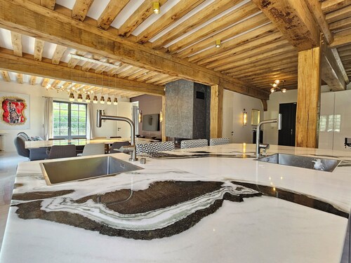 Exceptional villa, 5 bedrooms, 20m from the beach, spa.