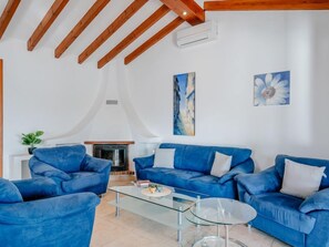 Maison, plusieurs chambres, terrasse | Salle de séjour