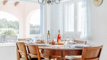 Casa, diversos dormitoris, terrassa | Servei de restauració