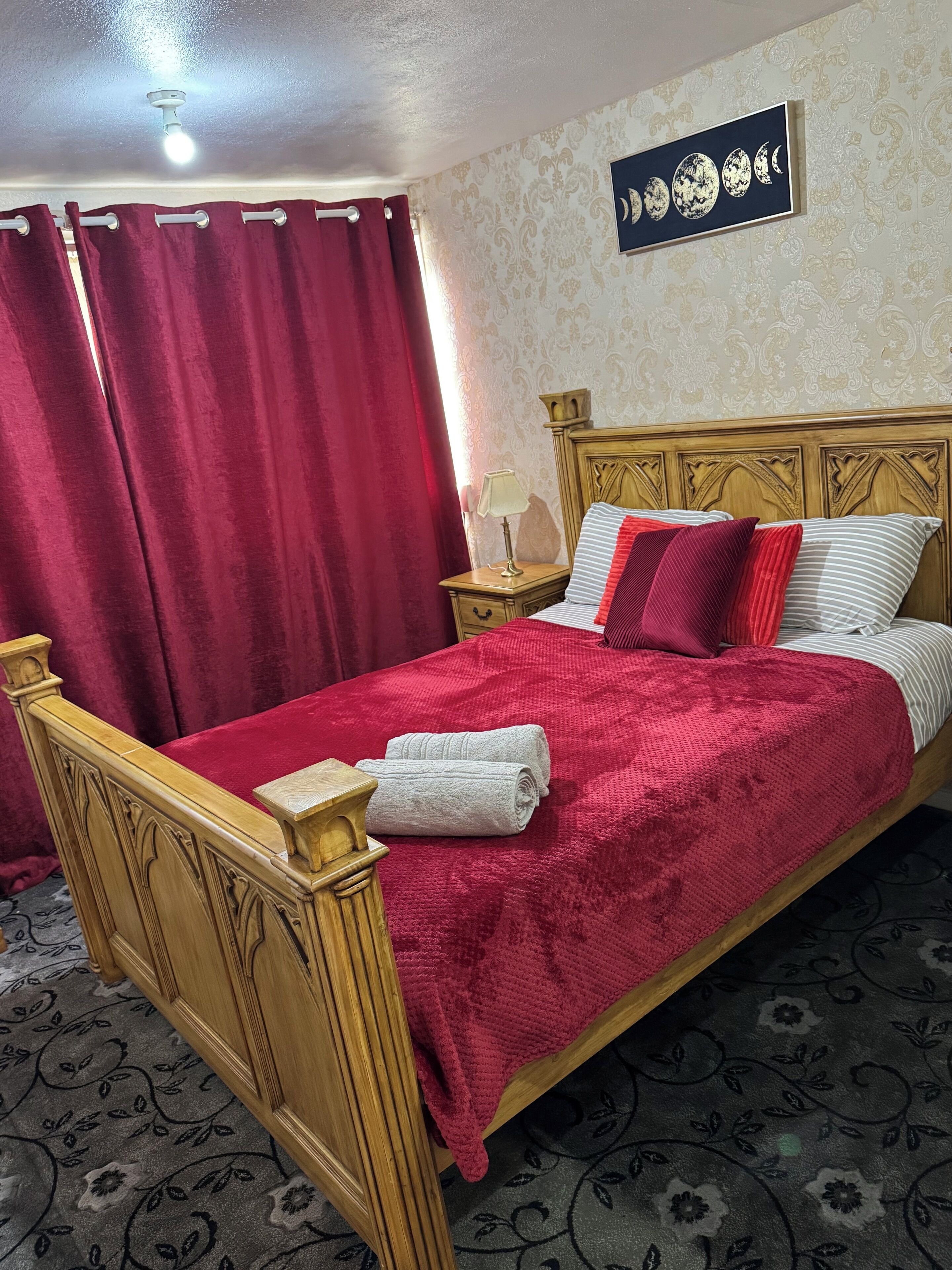 4 Schlafzimmer, Schreibtisch, Bügeleisen/Bügelbrett, WLAN