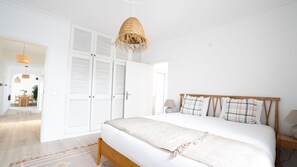 4 bedrooms, iron/ironing board, travel crib, free WiFi