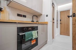 Mikrovågsugn, ugn, spishäll och brödrost