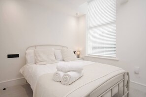 1 bedroom, desk, free WiFi, bed sheets