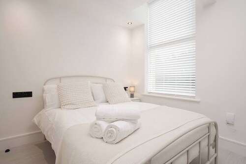 Near Anfield | SofaBed & Mini Fridge | Parking