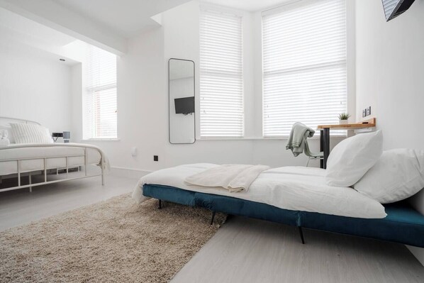 1 多间卧室、办公桌、免费 WiFi、床单