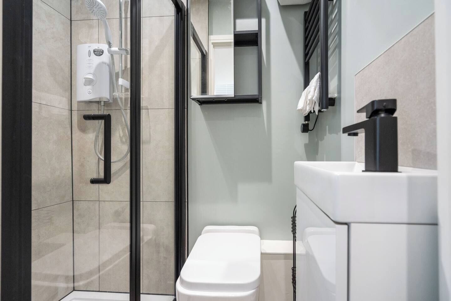 Hårtork och handdukar