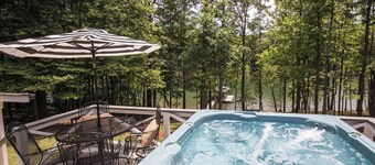 Lake Hartwell Waterfront Retreat w/ Dock, Hot Tub & FirePit
