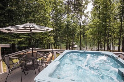 Lake Hartwell Waterfront Retreat w/ Dock, Hot Tub & FirePit