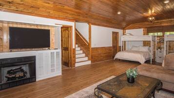 3 bedrooms, iron/ironing board, travel crib, WiFi