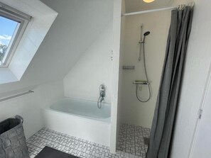 Hair dryer, towels, soap, shampoo - Marielyst Guesthouse (Vaeggerlose)