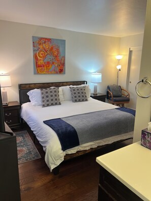 3 habitaciones, tabla de planchar con plancha y cuna de viaje 