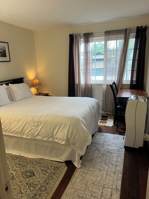 3 habitaciones, tabla de planchar con plancha y cuna de viaje 