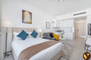 1 bedroom, desk, iron/ironing board, WiFi - Brand New Studio in Luma 22 (Dubai)