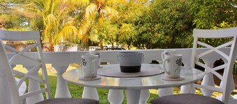 Serene Getaway-Charming 2-BR apartment with AC, WIFI in delightful Montego Bay