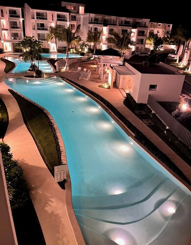 Beach Bliss 2BR/2BA Condo 7min Walk from Dominicus Beach