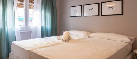 2 室のベッドルーム、アイロン / アイロン台、WiFi、ベッドシーツ