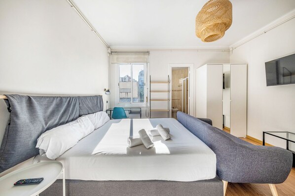 Iron/ironing board, free WiFi, bed sheets