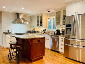 Private kitchen - 7 Min to UNC Hospital - Walk to Downtown Carrboro / 20 min to Duke Hospital (Carrboro)