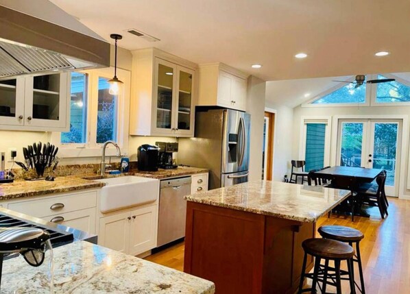 Private kitchen - 7 Min to UNC Hospital - Walk to Downtown Carrboro / 20 min to Duke Hospital (Carrboro)