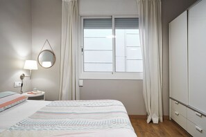 2 bedrooms, iron/ironing board, free WiFi, bed sheets - Trav Gracia 5º1 · 2h (Barcelona)