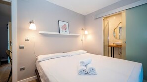 1 slaapkamer, een strijkplank/strijkijzer, wifi, beddengoed