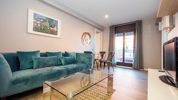 TV - FABRA SA2 - One Bedroom Apartment, Sleeps 2 (Barcelona)