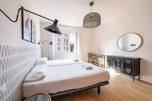 4 bedrooms, iron/ironing board, free WiFi, bed sheets - TRAV4-2 · 4h - Four Bedroom Apartment, Sleeps 6 (Barcelona)