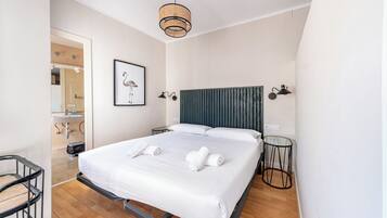 Een strijkplank/strijkijzer, gratis wifi, beddengoed