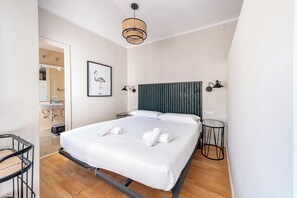 Iron/ironing board, free WiFi, bed sheets - Vallés 2-1 · - Studio Apartment, Sleeps 2 (Barcelona)