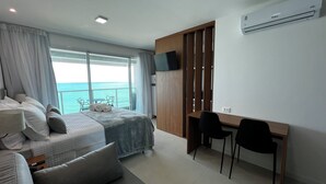 A modern hotel room with a bed, a desk, and a TV. - RN STUDIO - APTO 1013 (Maceio)