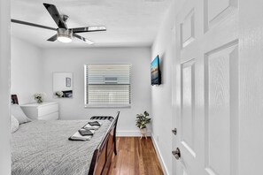 2 bedrooms, desk, iron/ironing board, travel crib