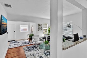 Interior - Dreamy Hollywood Beach Escape | Jacuzzi & Fire Pit (Dania Beach)