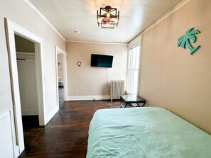 1 bedroom, desk, iron/ironing board, WiFi