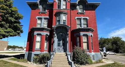 Downtown Historical 1 Bed Apt