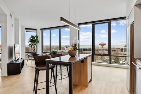 Full-size fridge, microwave, oven, stovetop. Placemakr Buzzard Point