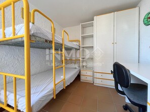 3 bedrooms, free WiFi - Gladiols IV - Three Bedroom House, Sleeps 6 (Cambrils)