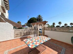 Outdoor dining - Gladiols IV - Three Bedroom House, Sleeps 6 (Cambrils)