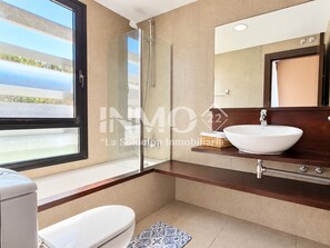 Shower - Apartament with swimming pool in Vilafortuny (Cambrils)
