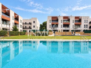 Pool - Apartament with swimming pool in Vilafortuny (Cambrils)